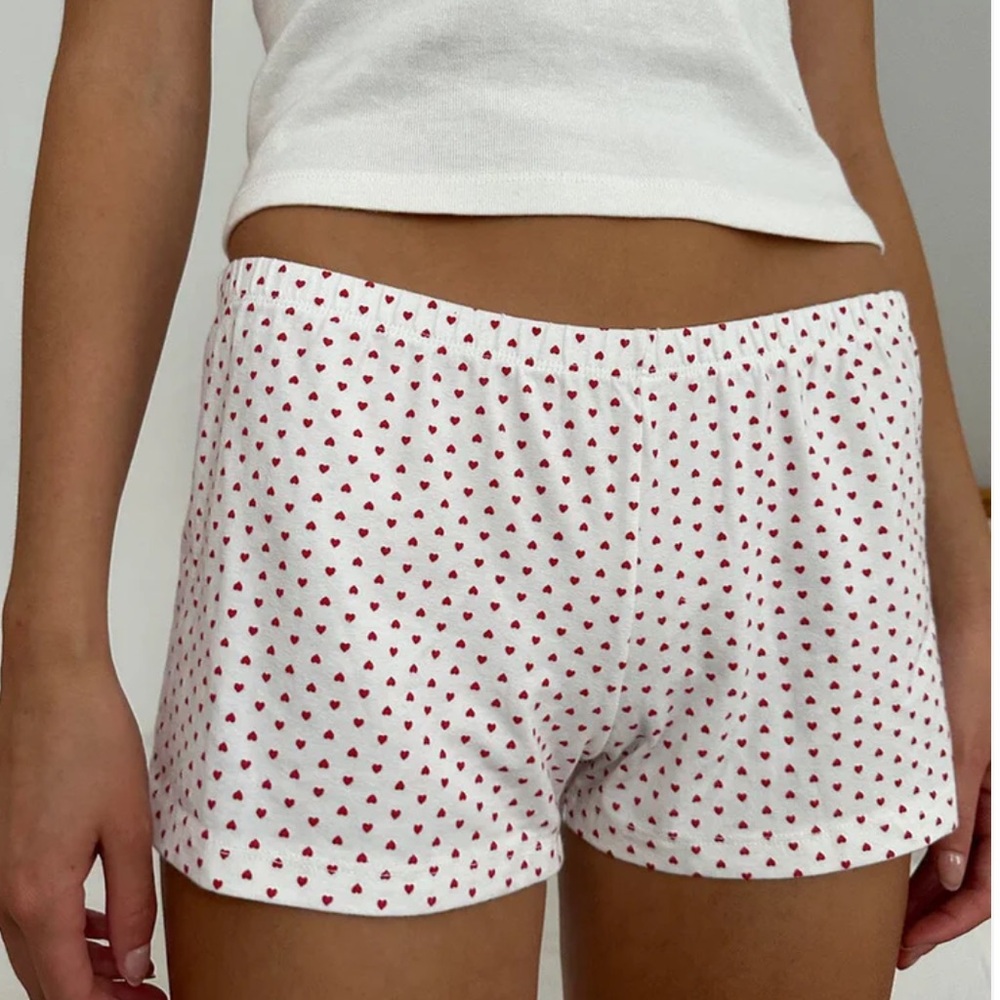 BRANDY MELVILLE - EMERY HEART SWEATSHORTS